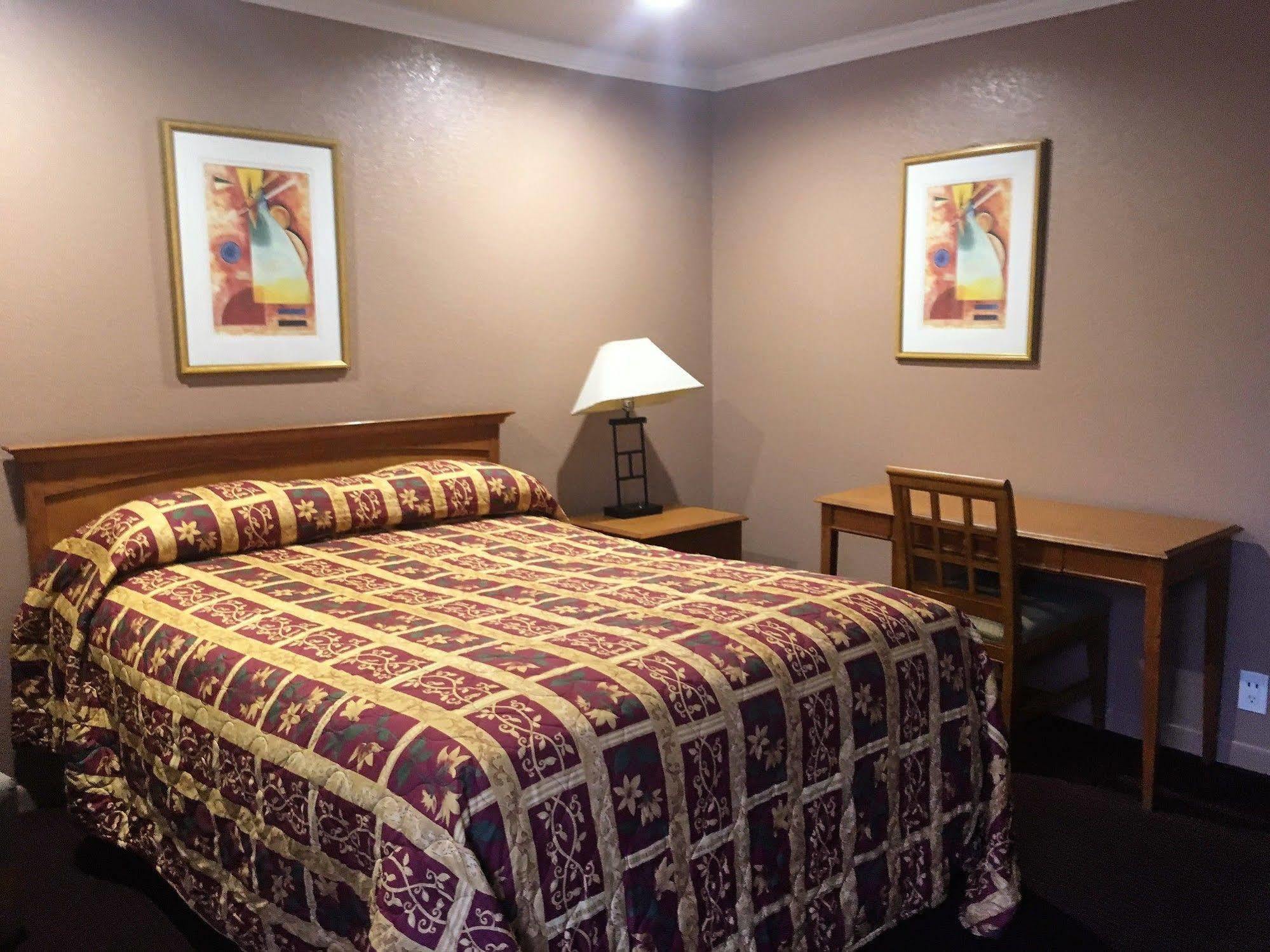 لينوود Mission Motel المظهر الخارجي الصورة